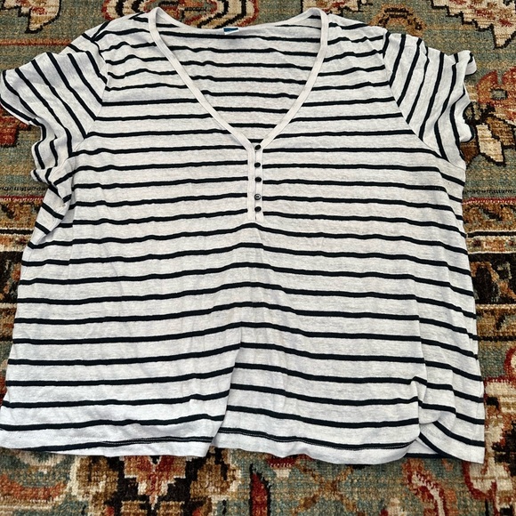 Old Navy Striped Linen-Blend V-Neck Henley T-Shirt for Women - Picture 1 of 5